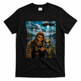 Bigfoot Alien Selfie Rock On Peace Sign UFO Sasquatch T-Shirt - Black